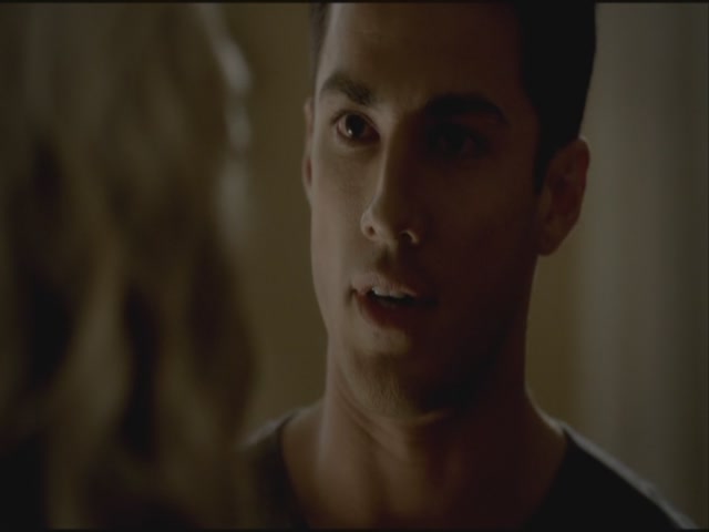 VampireDiariesWorld-dot-org-S3TVD_3x19HeartOfDarkness2181.jpg