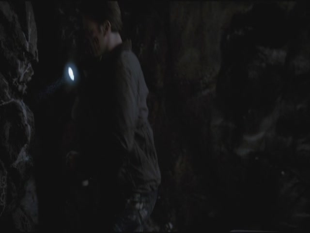 VampireDiariesWorld-dot-org-S3TVD_3x19HeartOfDarkness2211.jpg