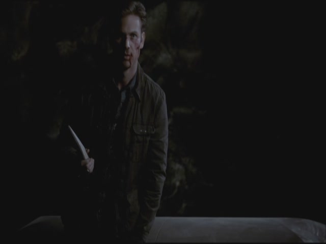 VampireDiariesWorld-dot-org-S3TVD_3x19HeartOfDarkness2220.jpg