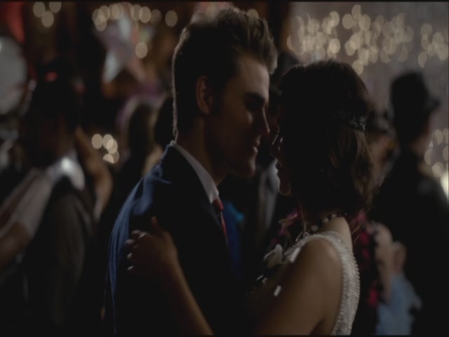 VampireDiariesWorld-dot-org-S3TVD_3x20DoNotGoGentle0671.jpg