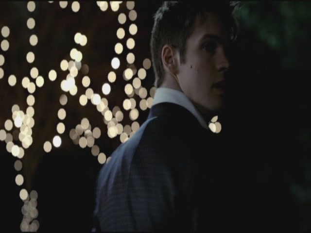 VampireDiariesWorld-dot-org-S3TVD_3x20DoNotGoGentle0795.jpg