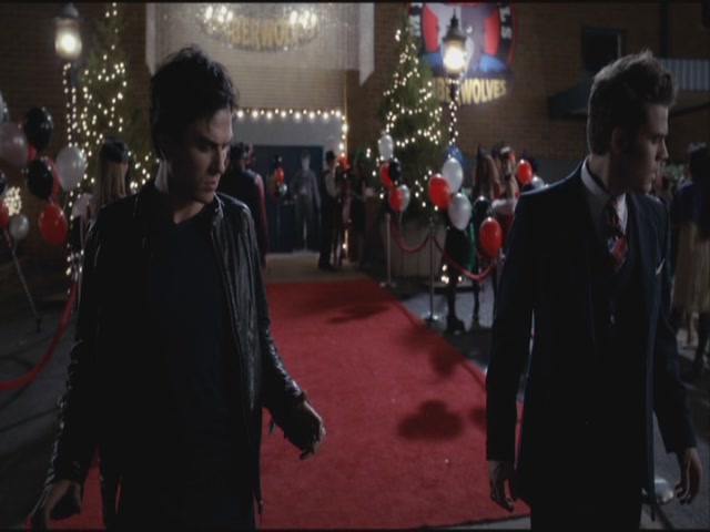 VampireDiariesWorld-dot-org-S3TVD_3x20DoNotGoGentle0797.jpg