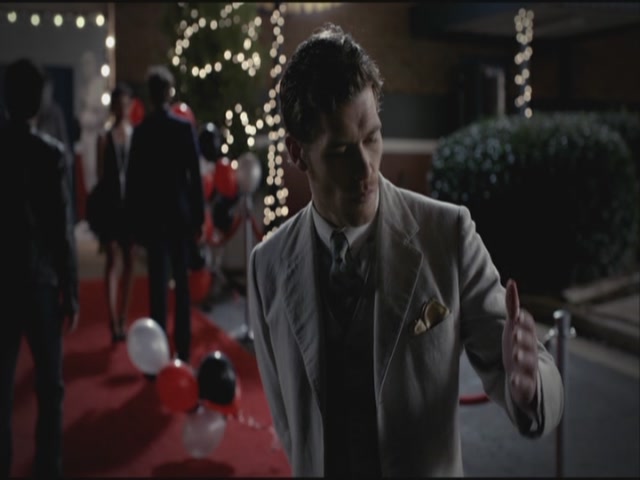 VampireDiariesWorld-dot-org-S3TVD_3x20DoNotGoGentle1571.jpg