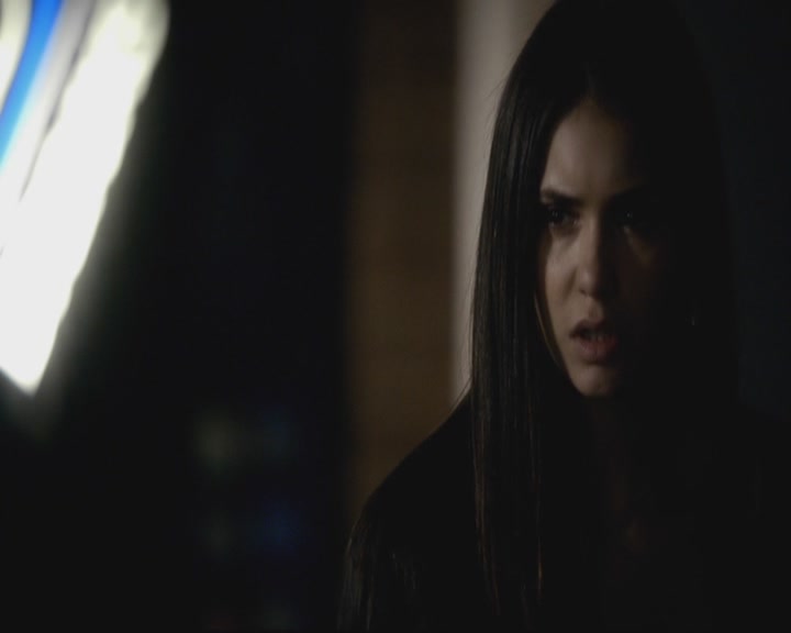 VampireDiariesWorld-dot-org-S3-StefansDescentIntoDarkness0207.jpg
