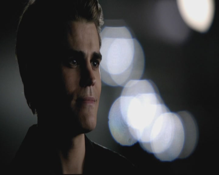 VampireDiariesWorld-dot-org-S3-StefansDescentIntoDarkness0320.jpg