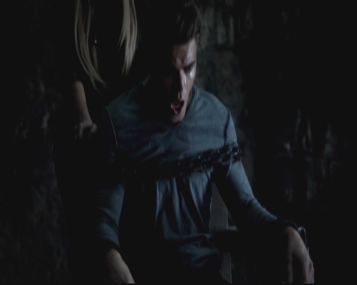 VampireDiariesWorld-dot-org-S3-StefansDescentIntoDarkness0386.jpg