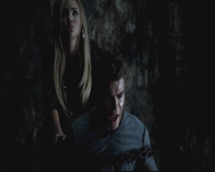 VampireDiariesWorld-dot-org-S3-StefansDescentIntoDarkness0387.jpg