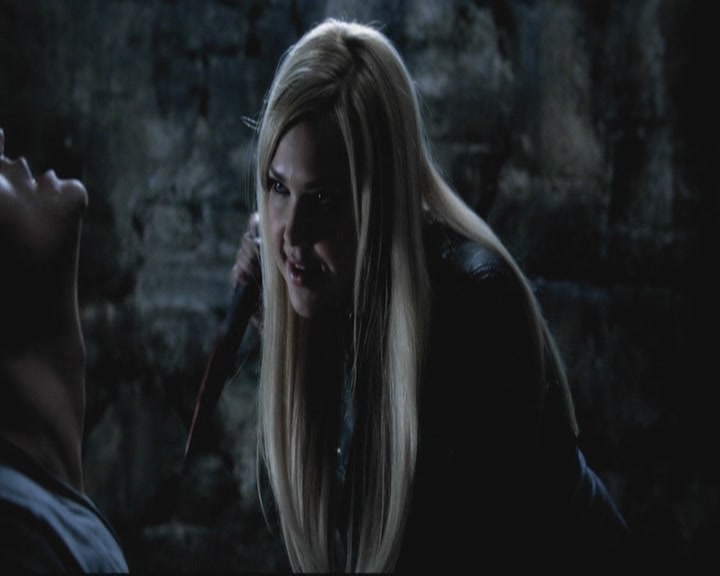 VampireDiariesWorld-dot-org-S3-StefansDescentIntoDarkness0401.jpg