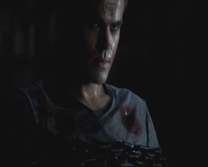 VampireDiariesWorld-dot-org-S3-StefansDescentIntoDarkness0407.jpg