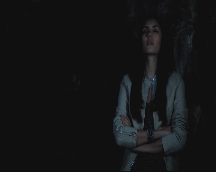 VampireDiariesWorld-dot-org-S3-StefansDescentIntoDarkness0409.jpg