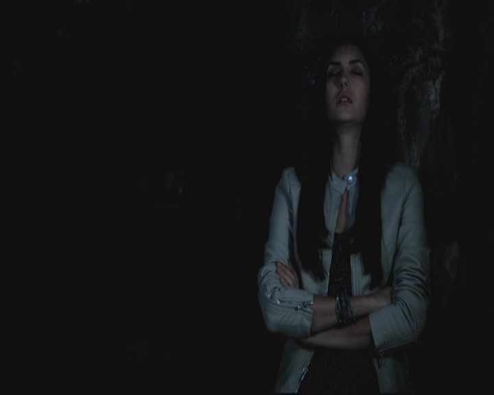 VampireDiariesWorld-dot-org-S3-StefansDescentIntoDarkness0410.jpg