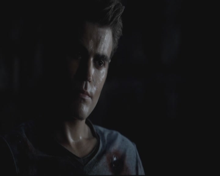 VampireDiariesWorld-dot-org-S3-StefansDescentIntoDarkness0416.jpg
