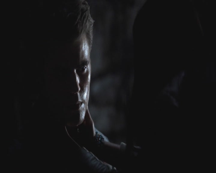 VampireDiariesWorld-dot-org-S3-StefansDescentIntoDarkness0422.jpg