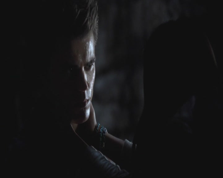 VampireDiariesWorld-dot-org-S3-StefansDescentIntoDarkness0423.jpg