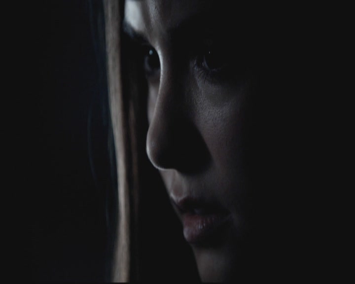 VampireDiariesWorld-dot-org-S3-StefansDescentIntoDarkness0424.jpg