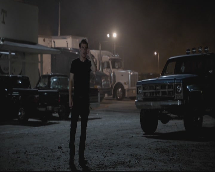 VampireDiariesWorld-dot-org-S3-StefansDescentIntoDarkness0452.jpg