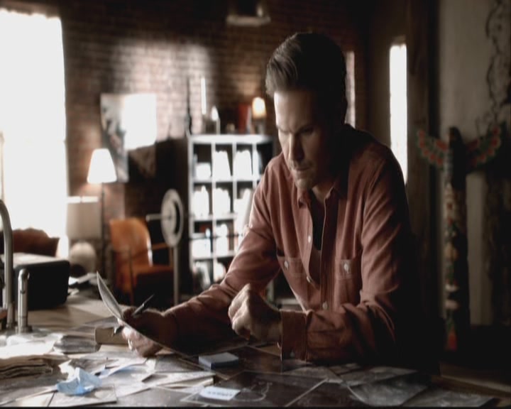 VampireDiariesWorld-dot-org-S3-TheOriginalVampireTheBeginning0267.jpg