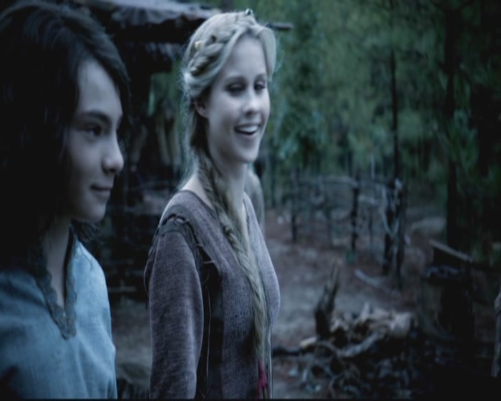 VampireDiariesWorld-dot-org-S3-TheOriginalVampireTheBeginning0395.jpg