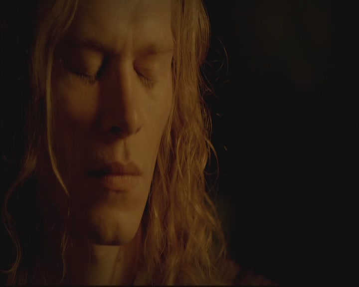 VampireDiariesWorld-dot-org-S3-TheOriginalVampireTheBeginning0407.jpg