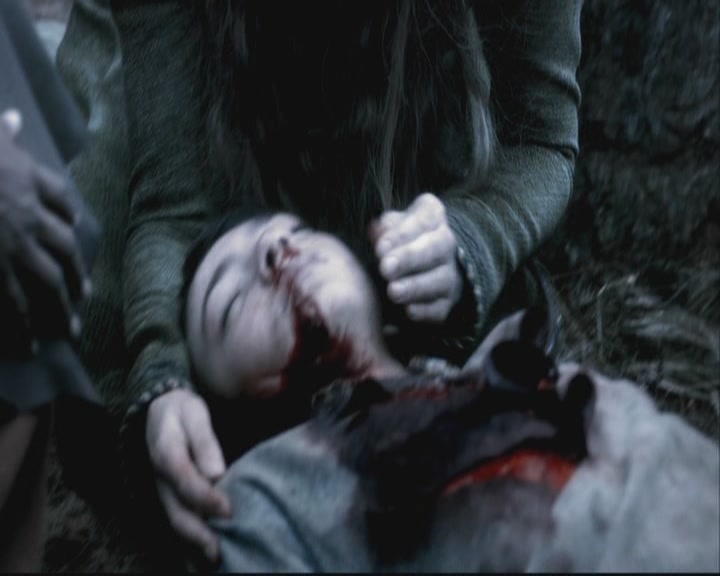VampireDiariesWorld-dot-org-S3-TheOriginalVampireTheBeginning0430.jpg
