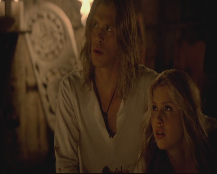VampireDiariesWorld-dot-org-S3-TheOriginalVampireTheBeginning0557.jpg
