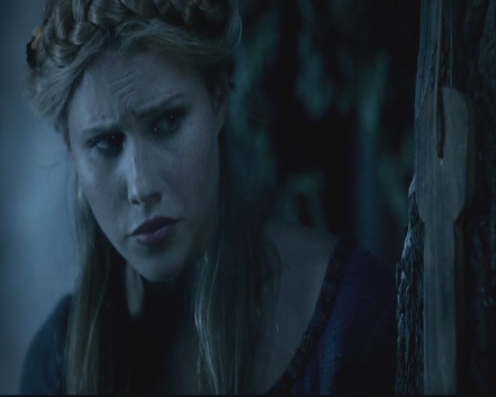VampireDiariesWorld-dot-org-S3-TheOriginalVampireTheBeginning0800.jpg