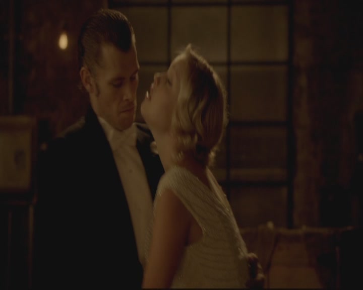 VampireDiariesWorld-dot-org-S3-TheOriginalVampireTheBeginning0923.jpg