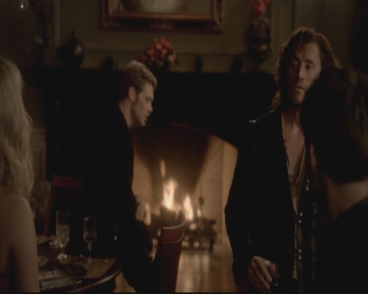 VampireDiariesWorld-dot-org-S3-TheOriginalVampireTheBeginning0967.jpg