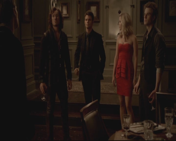 VampireDiariesWorld-dot-org-S3-TheOriginalVampireTheBeginning0969.jpg