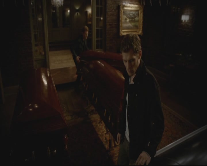 VampireDiariesWorld-dot-org-S3-TheOriginalVampireTheBeginning0989.jpg