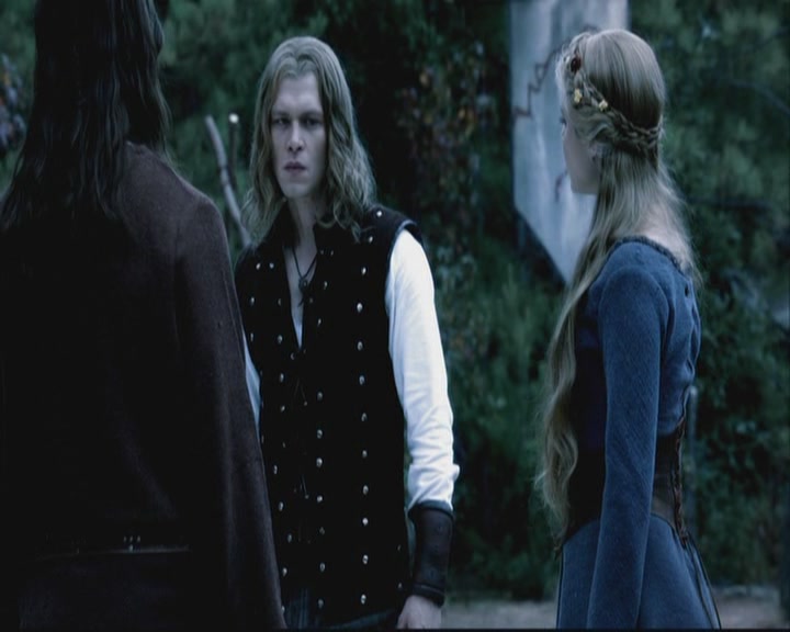VampireDiariesWorld-dot-org-S3-TheOriginalVampireTheBeginning1023.jpg