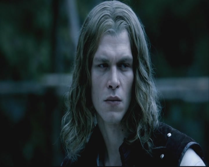 VampireDiariesWorld-dot-org-S3-TheOriginalVampireTheBeginning1028.jpg