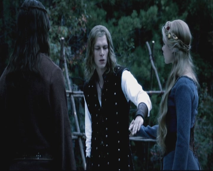 VampireDiariesWorld-dot-org-S3-TheOriginalVampireTheBeginning1030.jpg