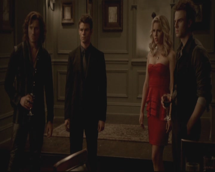 VampireDiariesWorld-dot-org-S3-TheOriginalVampireTheBeginning1132.jpg