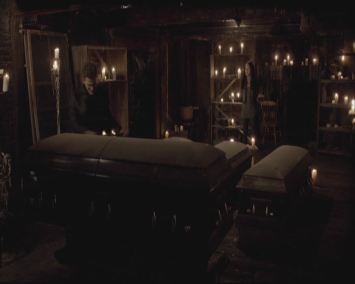 VampireDiariesWorld-dot-org-DeletedScenes-3x11OurTown0110.jpg