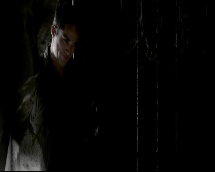 VampireDiariesWorld-dot-org_4x01GrowingPains0240.jpg