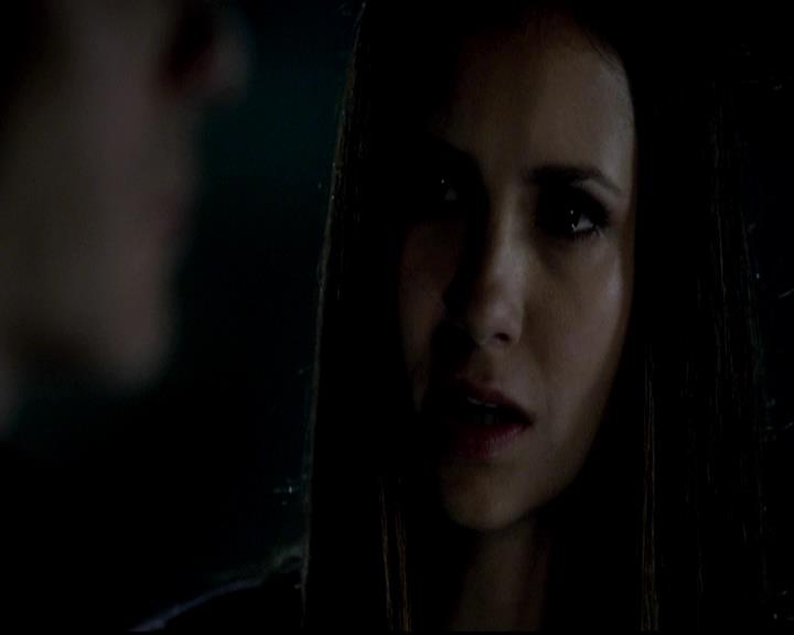 VampireDiariesWorld-dot-org_4x01GrowingPains1994.jpg