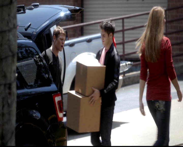VampireDiariesWorld-dot-org_4x02Memorial0320.jpg