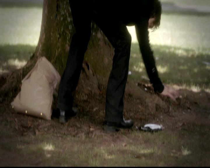 VampireDiariesWorld-dot-org_4x02Memorial1183.jpg