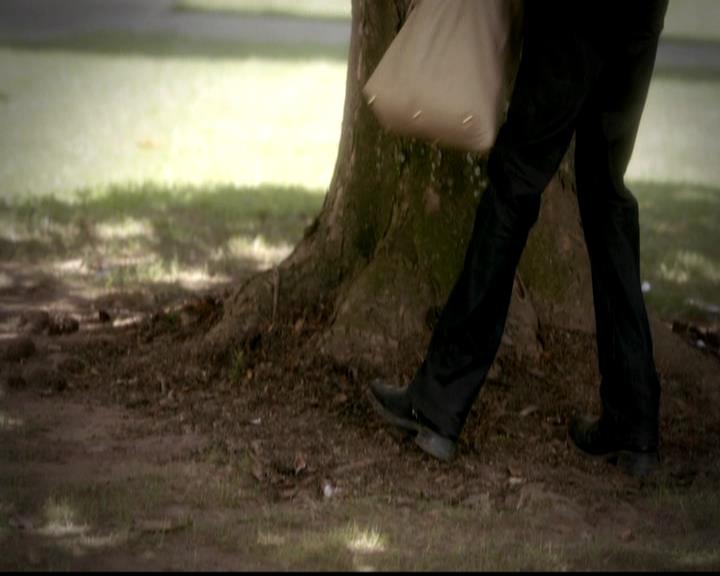VampireDiariesWorld-dot-org_4x02Memorial1185.jpg