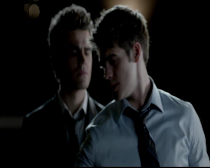 VampireDiariesWorld-dot-org_4x02Memorial2050.jpg
