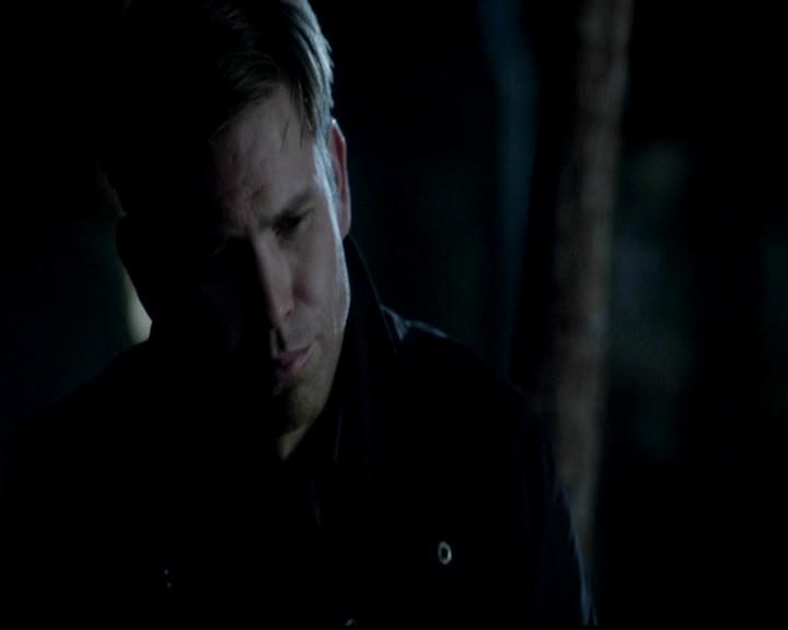 VampireDiariesWorld-dot-org_4x02Memorial2215.jpg