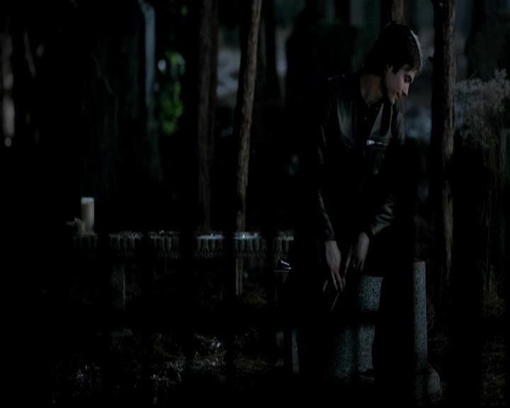 VampireDiariesWorld-dot-org_4x02Memorial2228.jpg