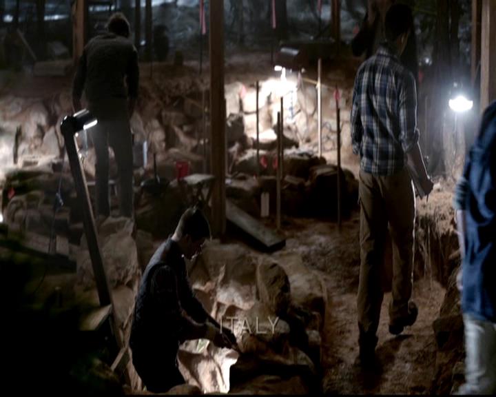 VampireDiariesWorld-dot-org_4x05TheKiller0220.jpg