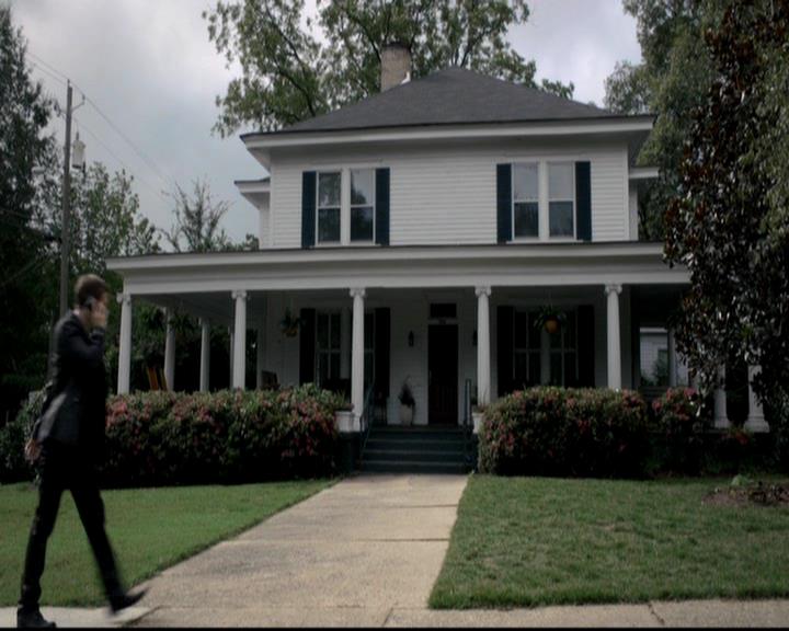 VampireDiariesWorld-dot-org_4x06WeAllGoALittleMadSometimes0432.jpg