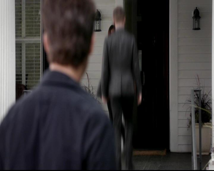 VampireDiariesWorld-dot-org_4x06WeAllGoALittleMadSometimes0526.jpg