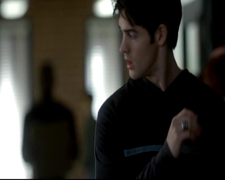 VampireDiariesWorld-dot-org_4x06WeAllGoALittleMadSometimes0538.jpg