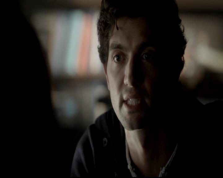 VampireDiariesWorld-dot-org_4x06WeAllGoALittleMadSometimes2003.jpg