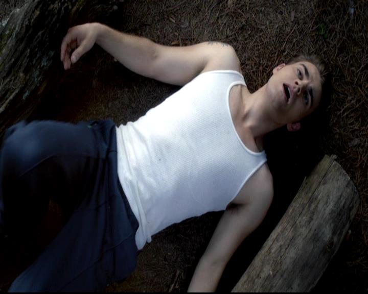 VampireDiariesWorld-dot-org_4x07MyBrothersKeeper0021.jpg