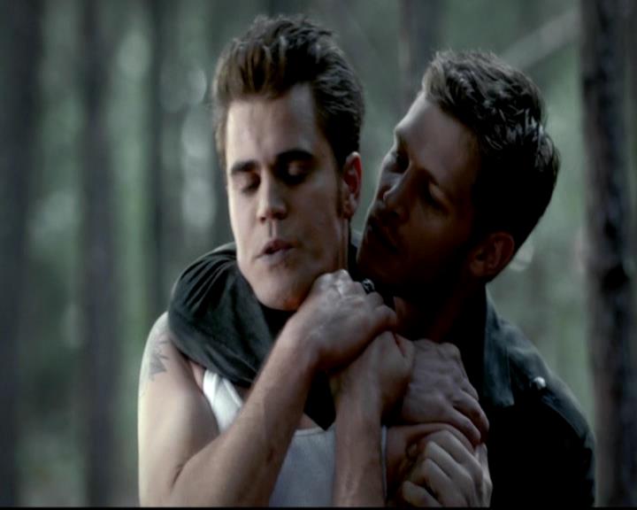 VampireDiariesWorld-dot-org_4x07MyBrothersKeeper0073.jpg